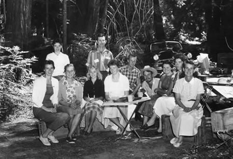 Photo of the Hawksworth and Gravlee clans, 1959.
